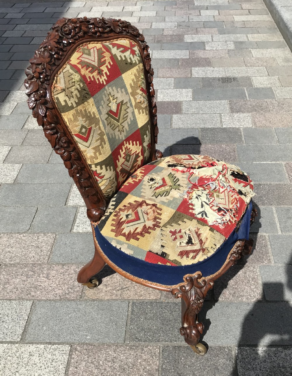 Stunning Victorian carved walnut chair 