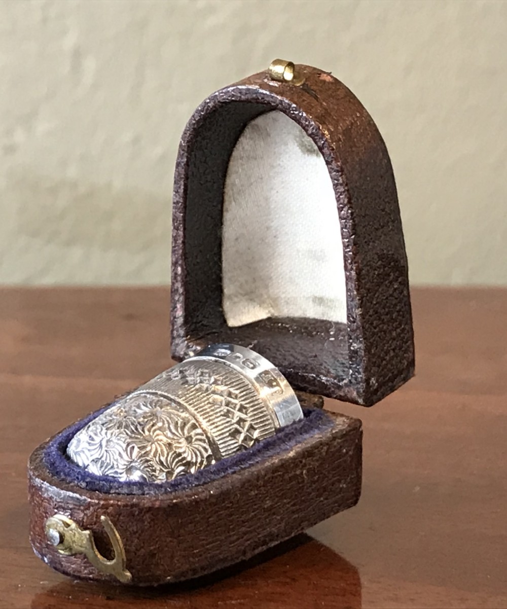 Victorian solid silver thimble in box, 1899