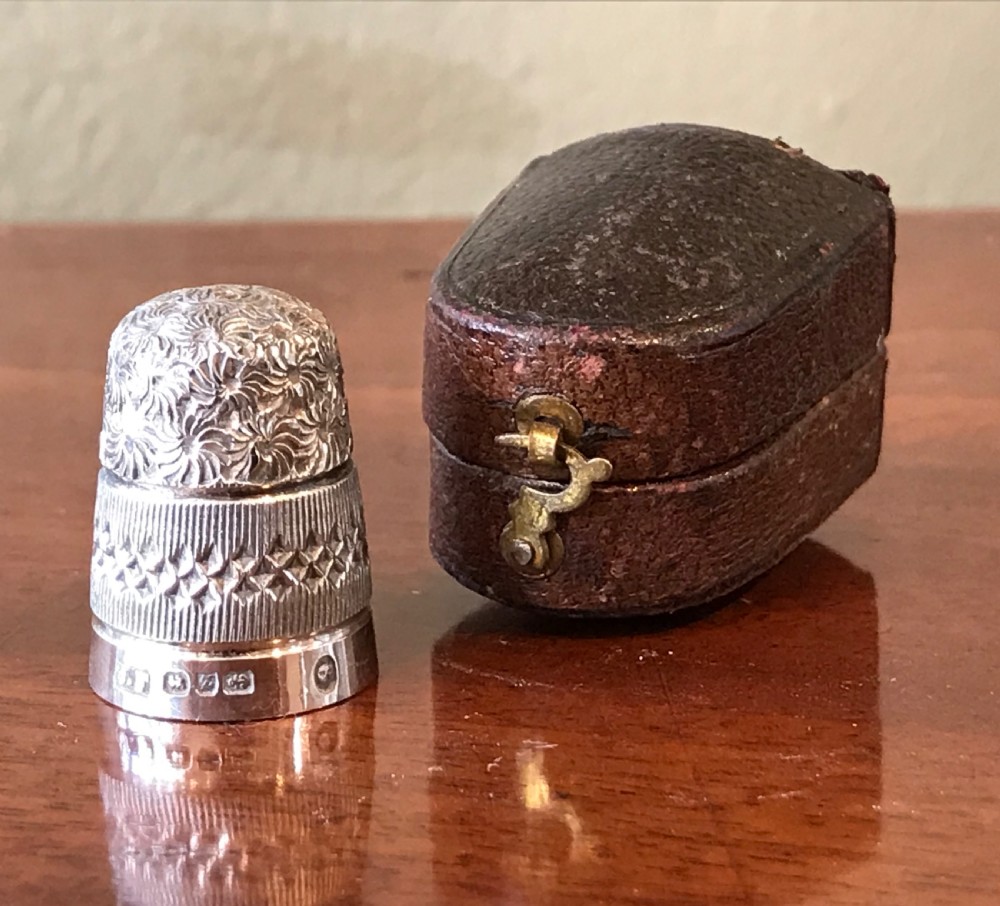 Victorian solid silver thimble in box, 1899 View IV