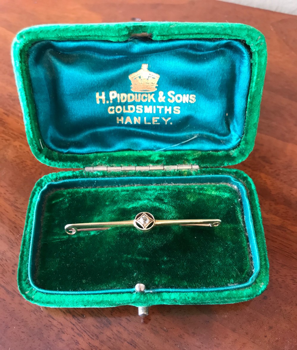 Quality 15ct Gold Diamond Bar Brooch View II