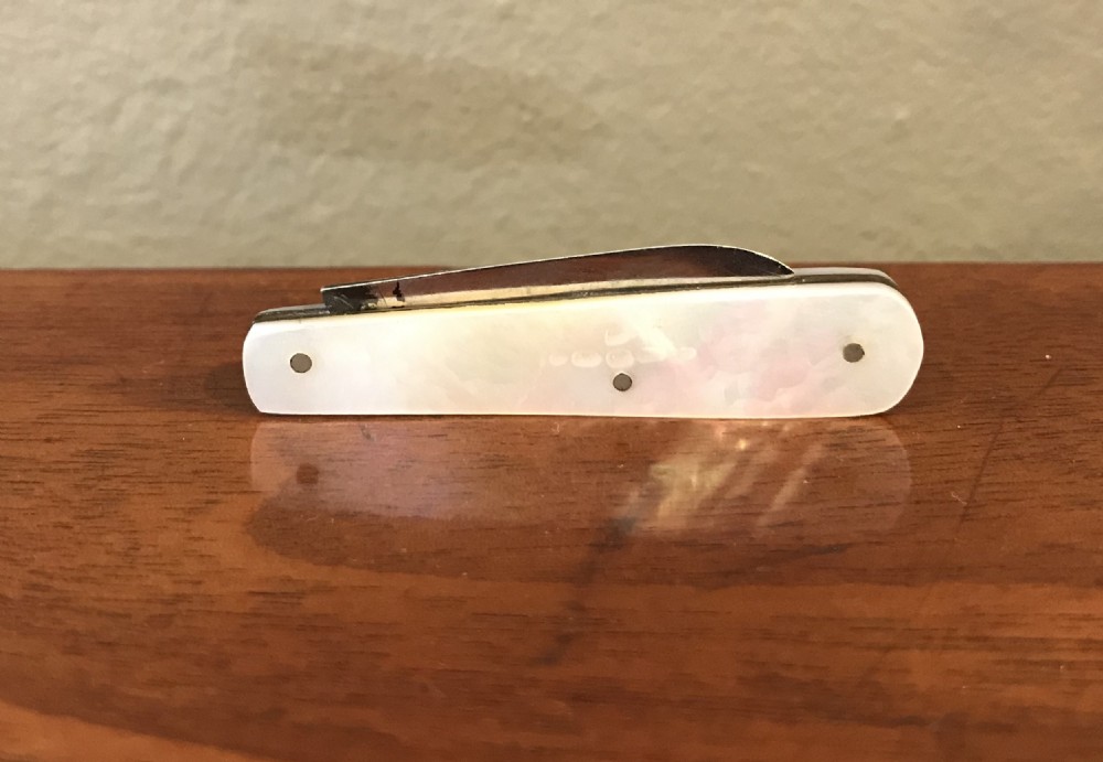 Edwardian Silver & Mother of Pearl knife of small proportions, 1906. View II