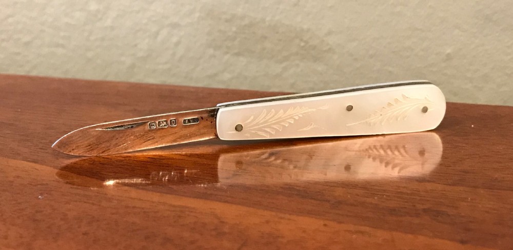 Edwardian Silver & Mother of Pearl knife of small proportions, 1906. View III