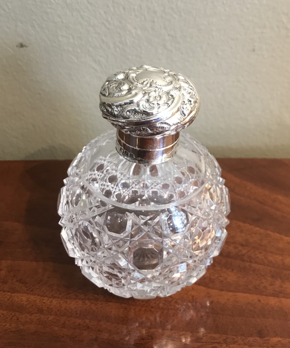 Quality Edwardian Silver and glass scent perfume bottle, 1903