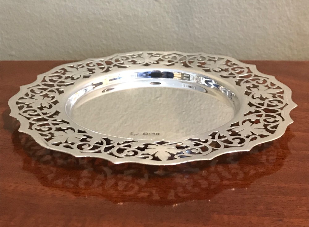 Delightful Late Victorian Solid Silver Plate, 1901 View VI