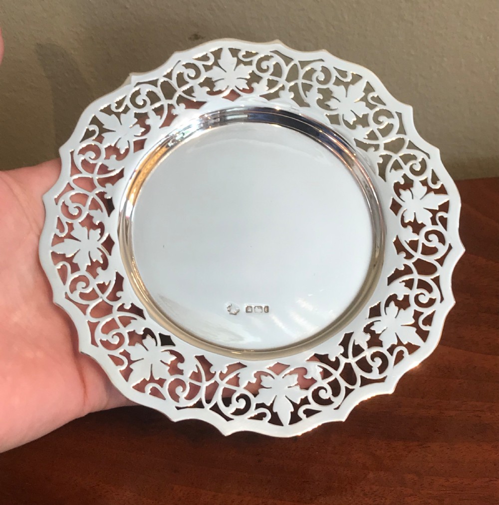 Delightful Late Victorian Solid Silver Plate, 1901 View VII