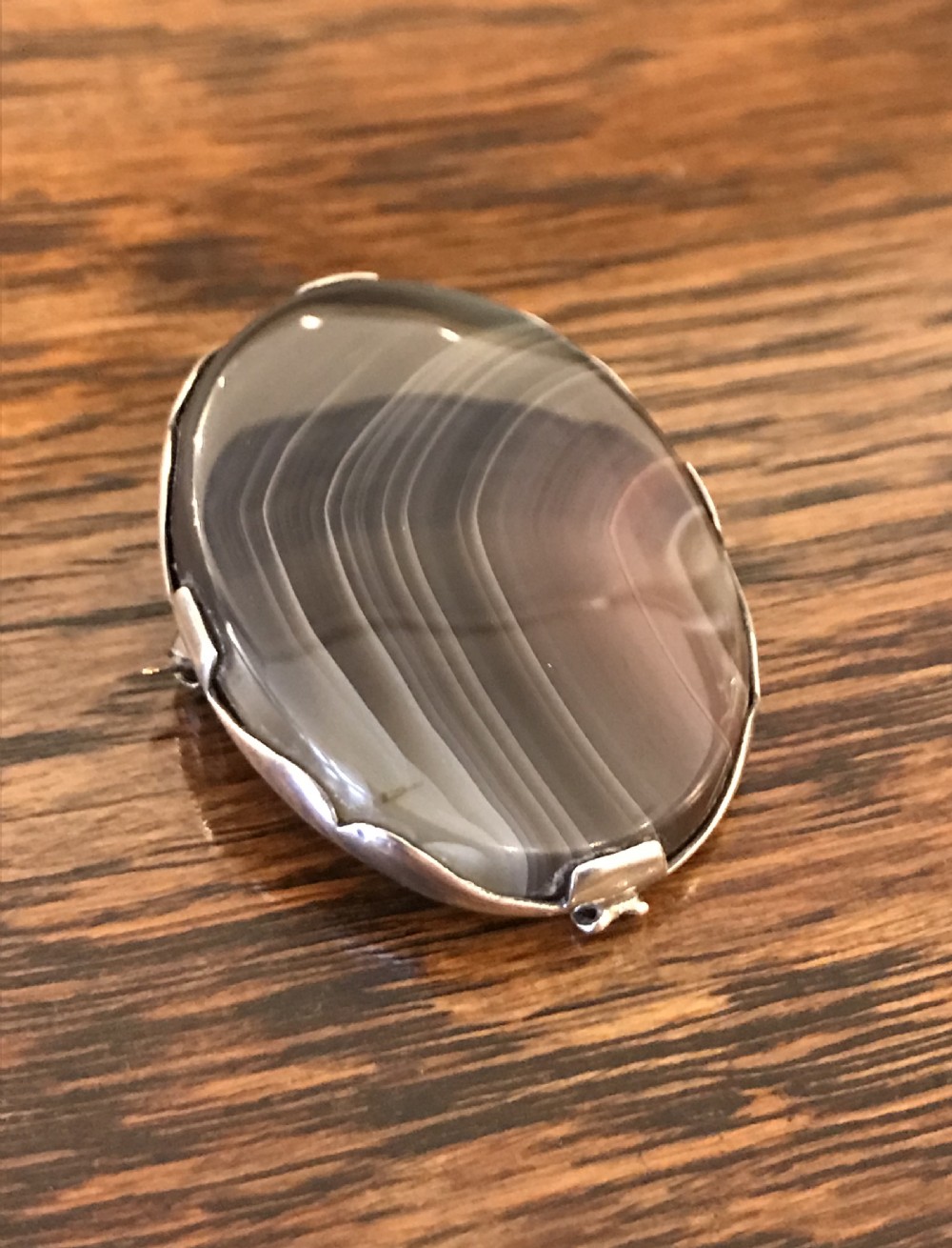 Pretty George V Agate and Silver Brooch View II