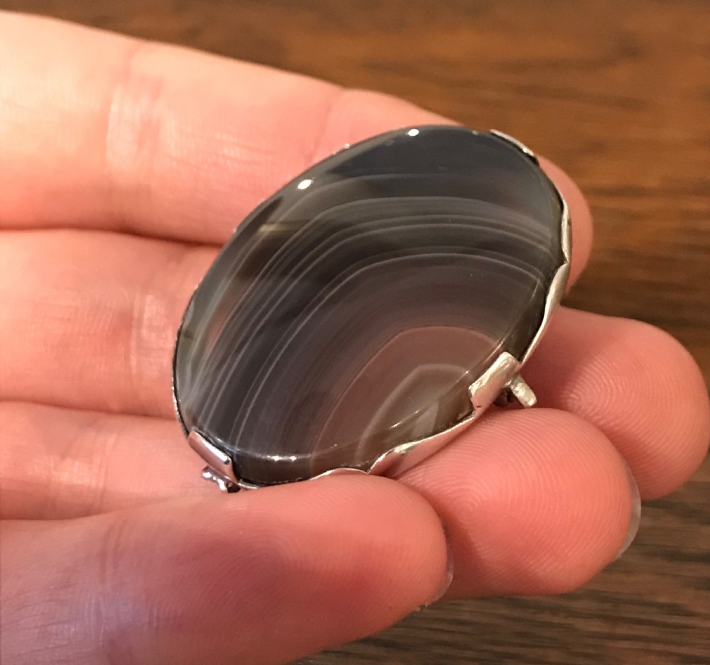 Pretty George V Agate and Silver Brooch View III