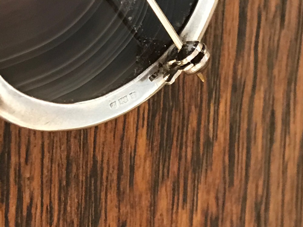 Pretty George V Agate and Silver Brooch View VI