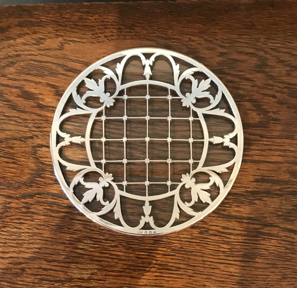 George V solid silver and glass teapot stand by Mappin & Webb 