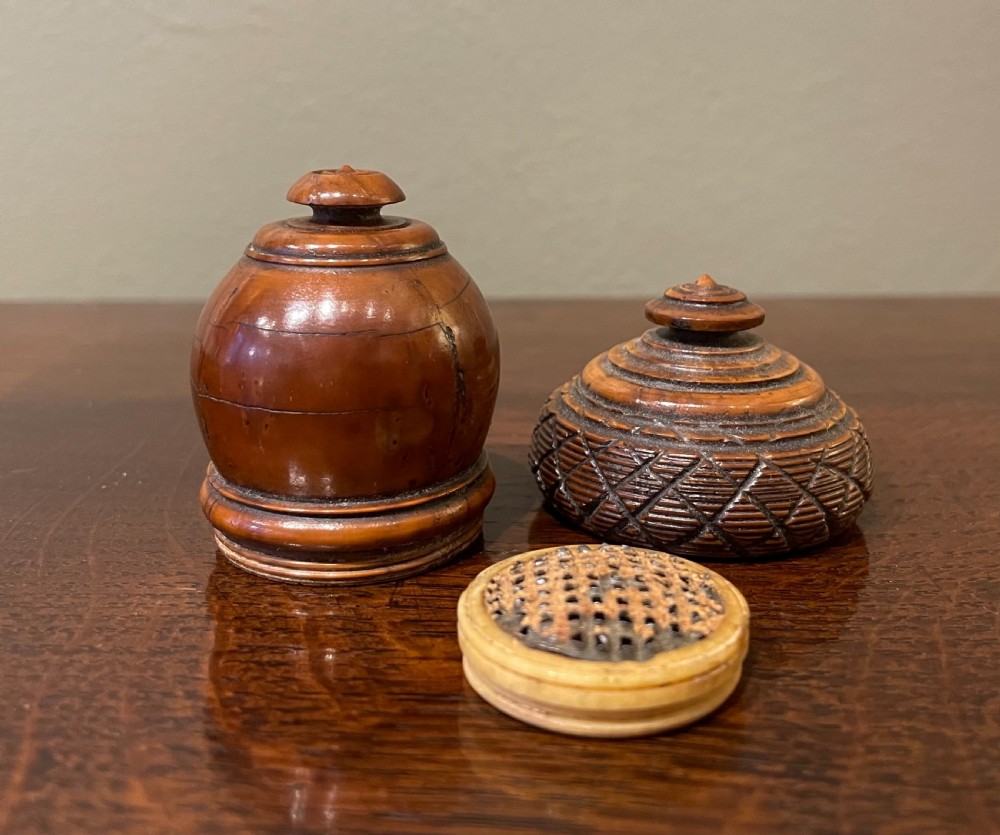 Georgian Coquilla Nutmeg Grater View V