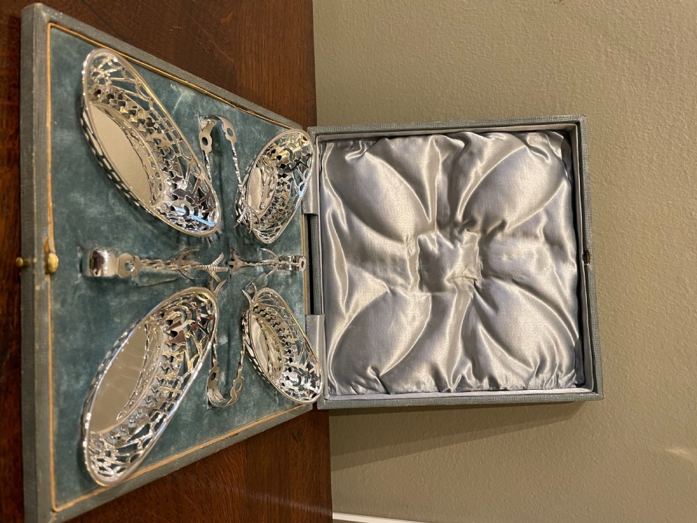 Fine Edwardian set of four silver bon bon dishes by Levi & Salaman View II
