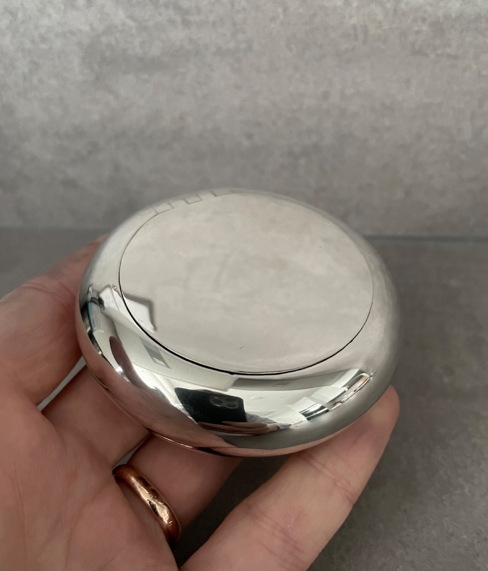 Victorian Solid Silver Snuff Box by Horton & Allday View V
