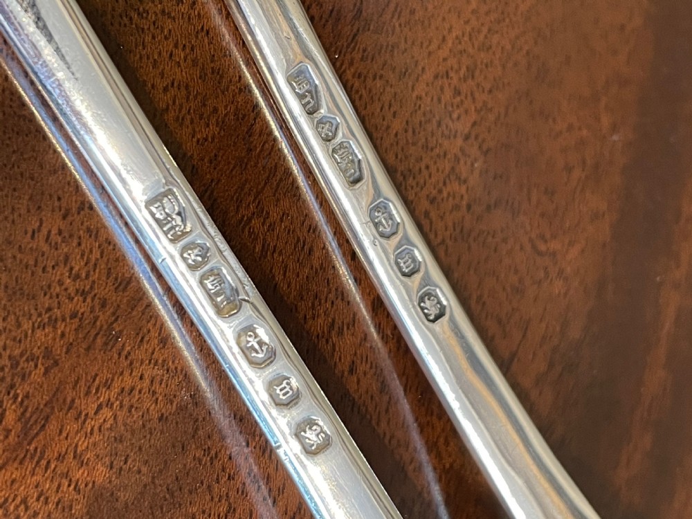 Pair of Victorian solid silver salad servers, Onslow Pattern View VI