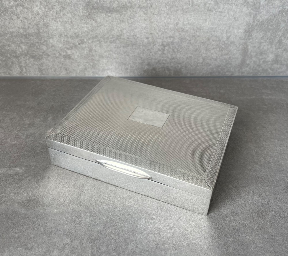 Solid silver table cigarette box View IV