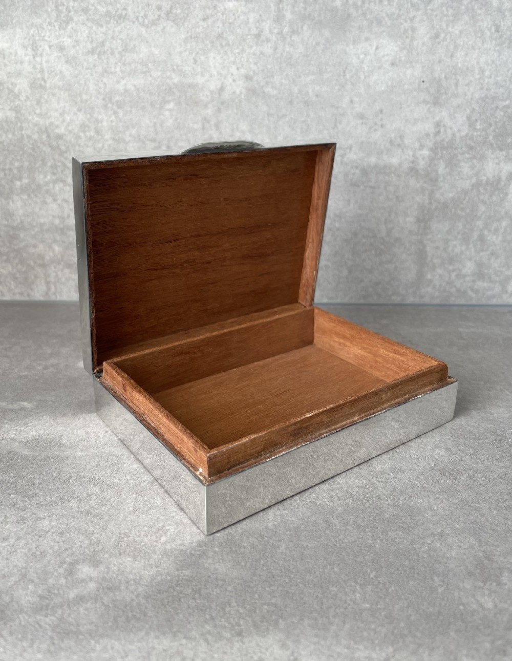 Solid silver table cigarette box View V