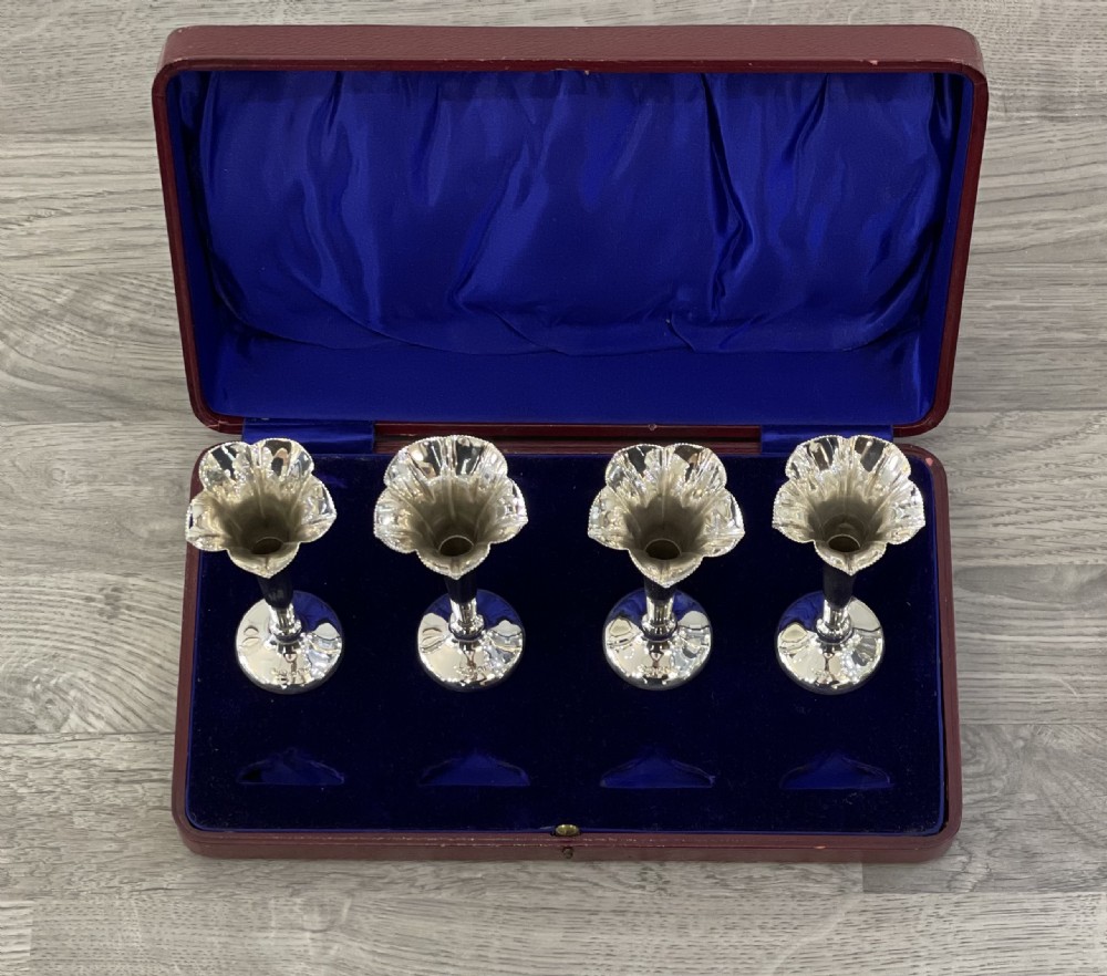Set of Four Victorian Solid Silver Flower Vases, 1896 View IV