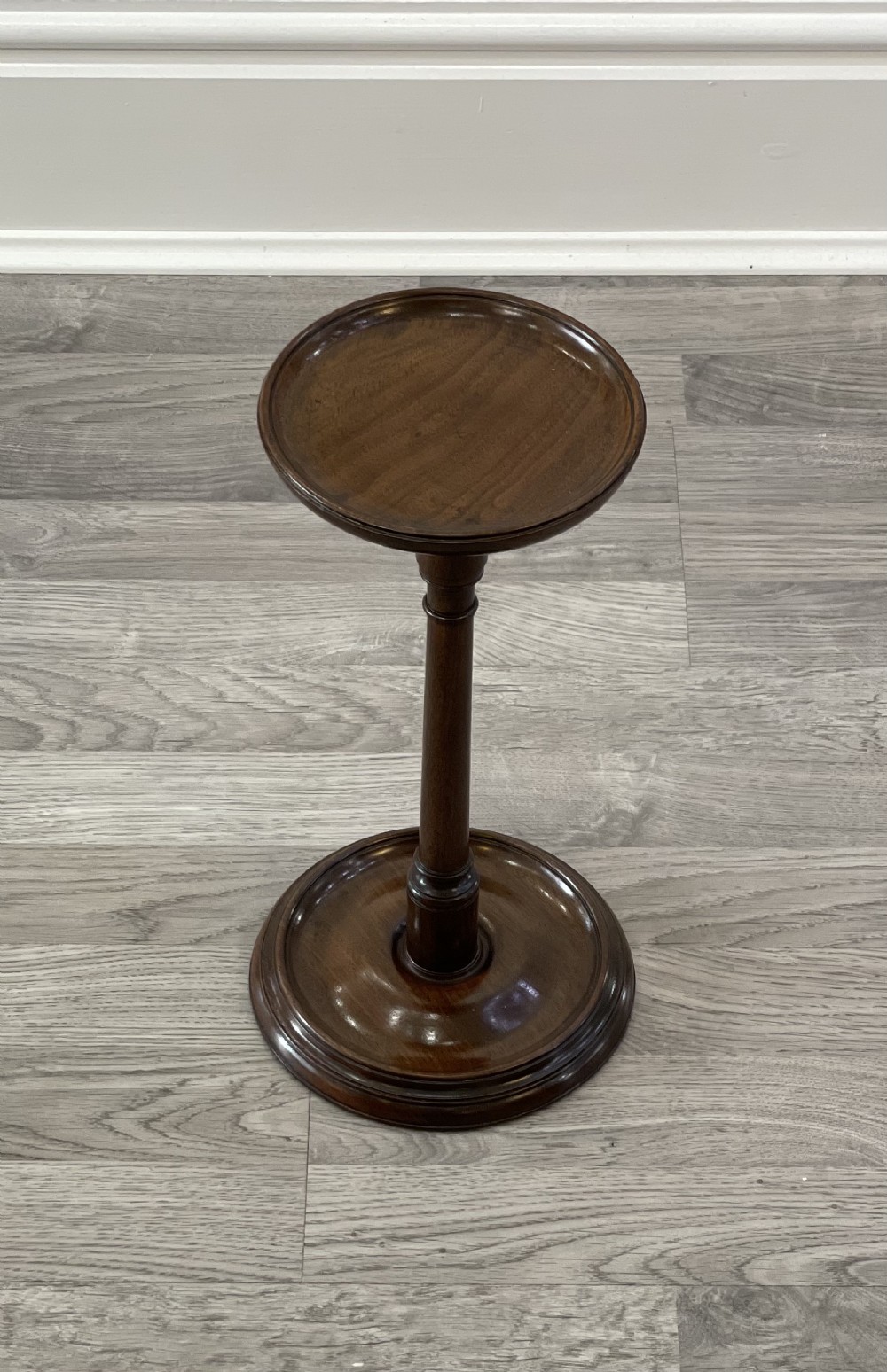 Quality Georgian Mahogany Candle Stand