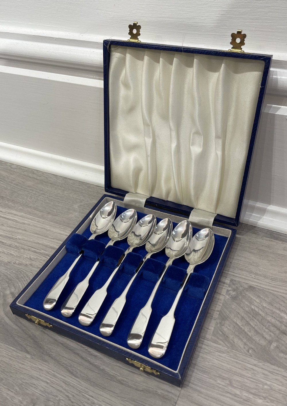 Set of Six Victorian Silver Teaspoons by Chawner & Co