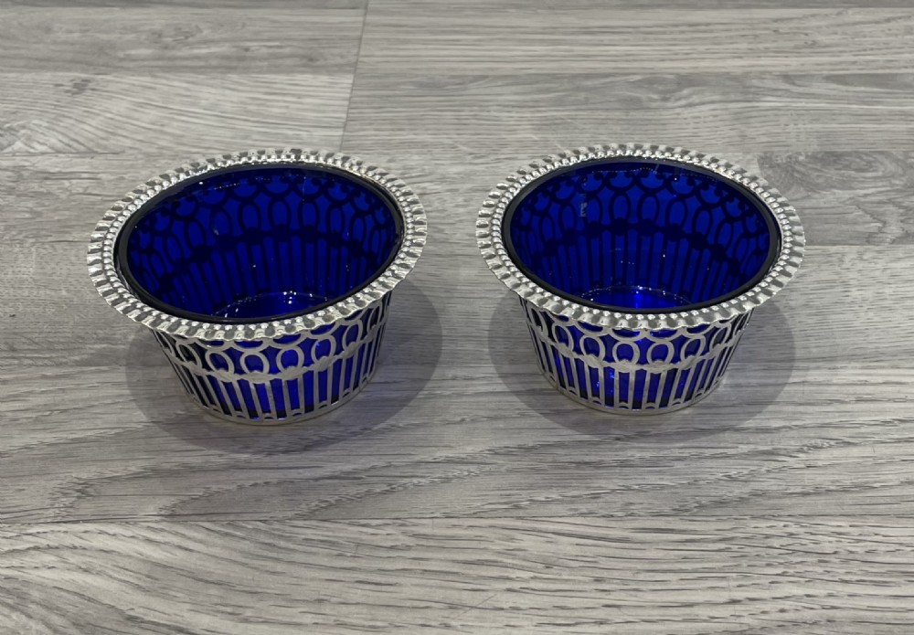 Pair of Victorian Solid Silver Dishes, 1899 View II