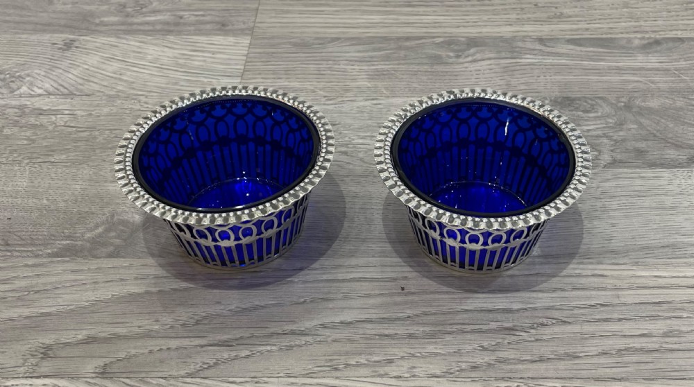 Pair of Victorian Solid Silver Dishes, 1899 View IV