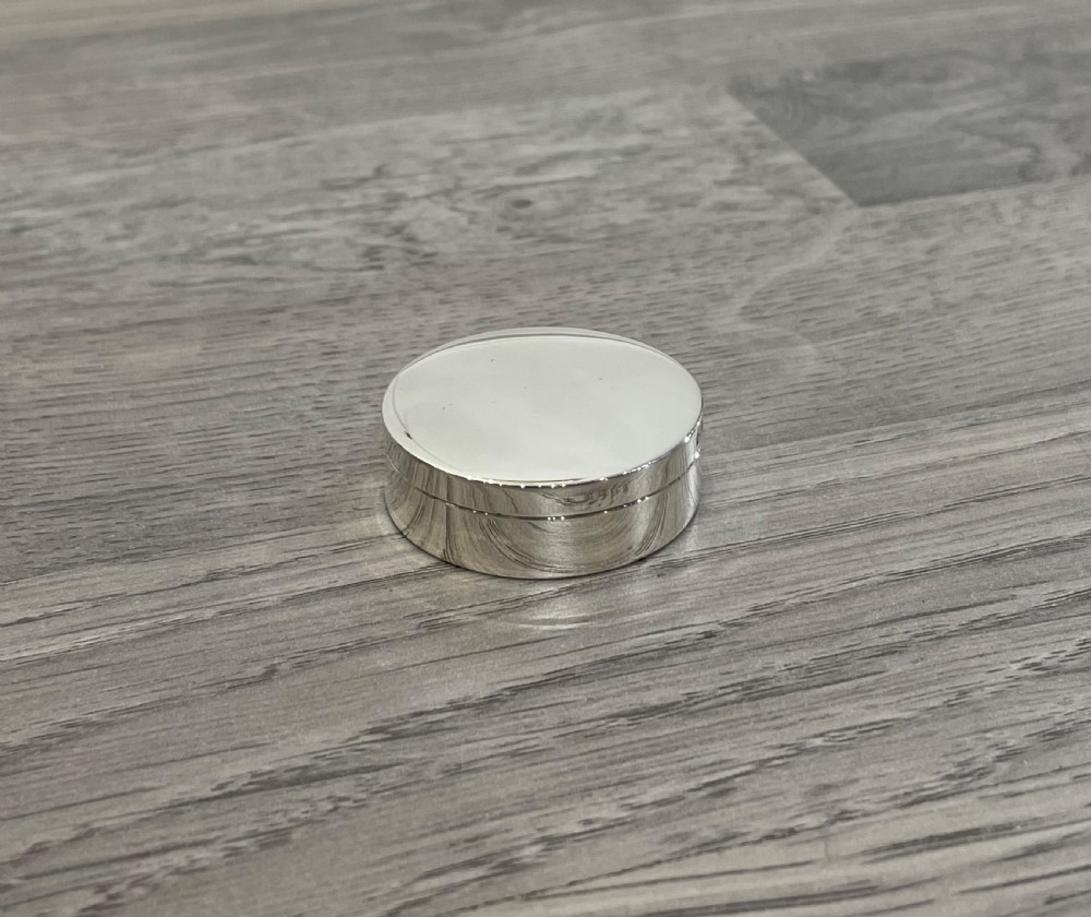 George V Solid Silver Pill Box, 1922 (1 of 2) View IV