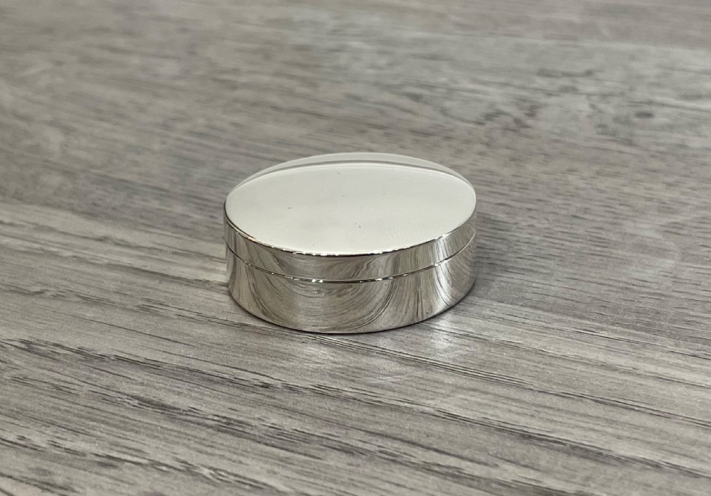 George V Solid Silver Pill Box, 1922 (1 of 2) View V