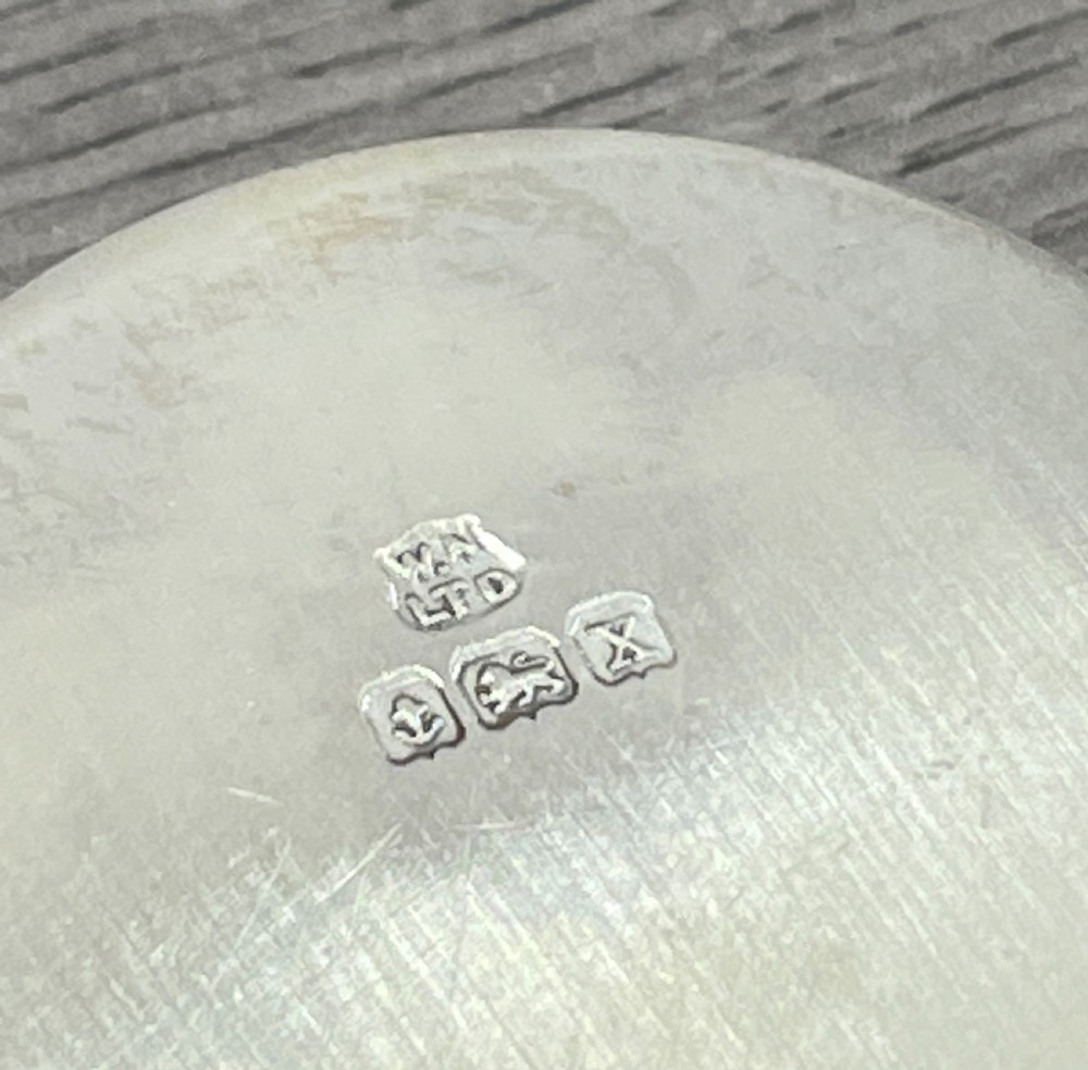 George V Solid Silver Pill Box, 1922 (1 of 2) View VII