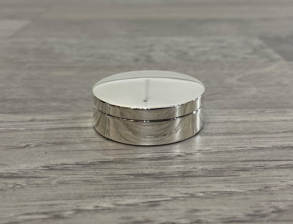 George V solid silver pill box, 1922 (2 of 2) View III