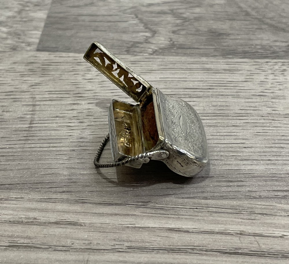 William IV Silver Vinaigrette in the form of a purse  View V