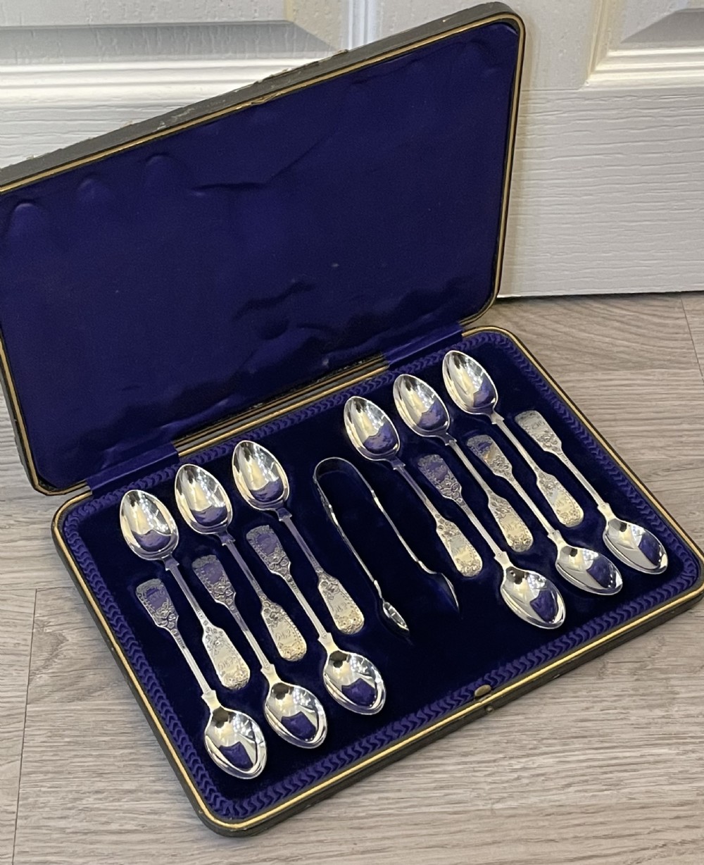 Good Set of Twelve Edwardian Solid Silver Teaspoons and Sugar Tongs, 1907 View III