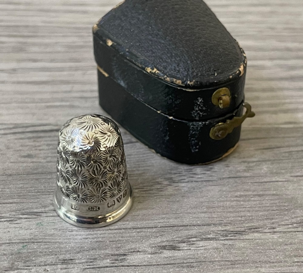 George V Silver Thimble in Original Case View III