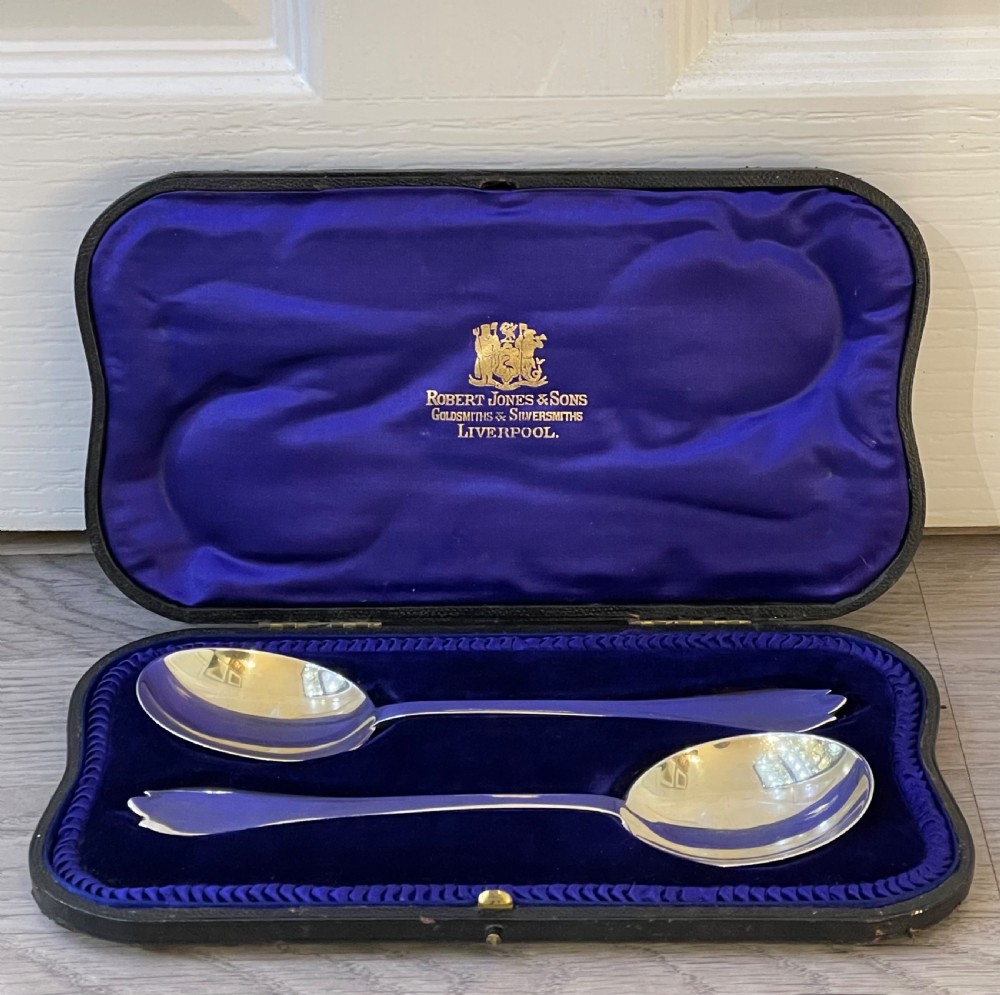 Good Pair of Edwardian Silver Serving Spoons, 1905 View II