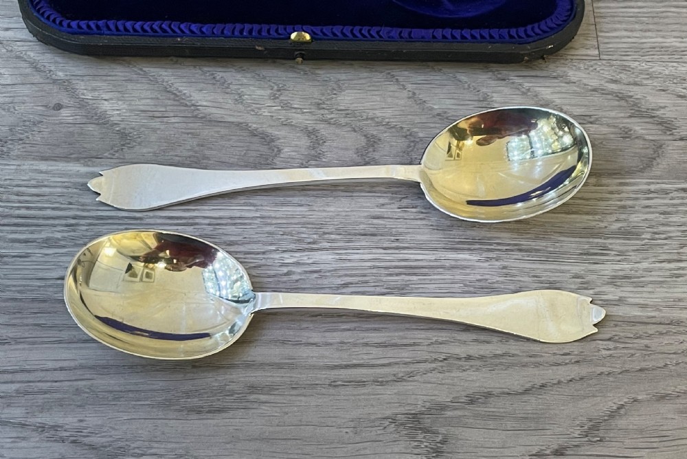 Good Pair of Edwardian Silver Serving Spoons, 1905 View IV