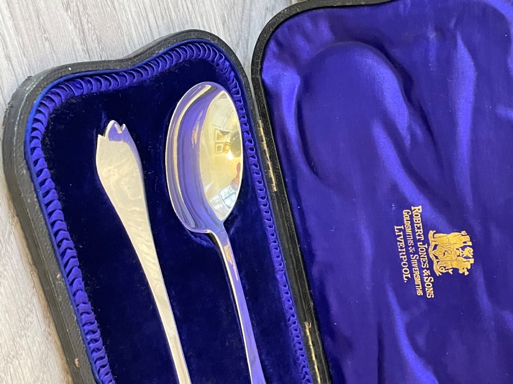 Good Pair of Edwardian Silver Serving Spoons, 1905 View V