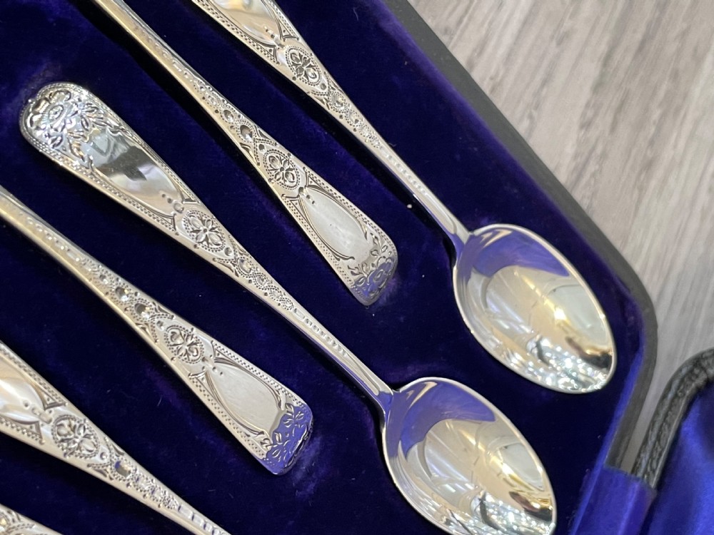 Good Set of 12 George V Solid Silver Teaspoons and Sugar Tongs View IX