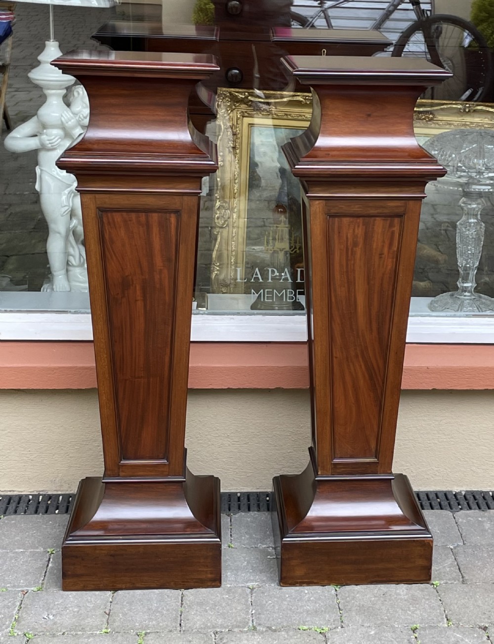 Good Pair of Edwardian Mahogany Pedestals Torcheres 