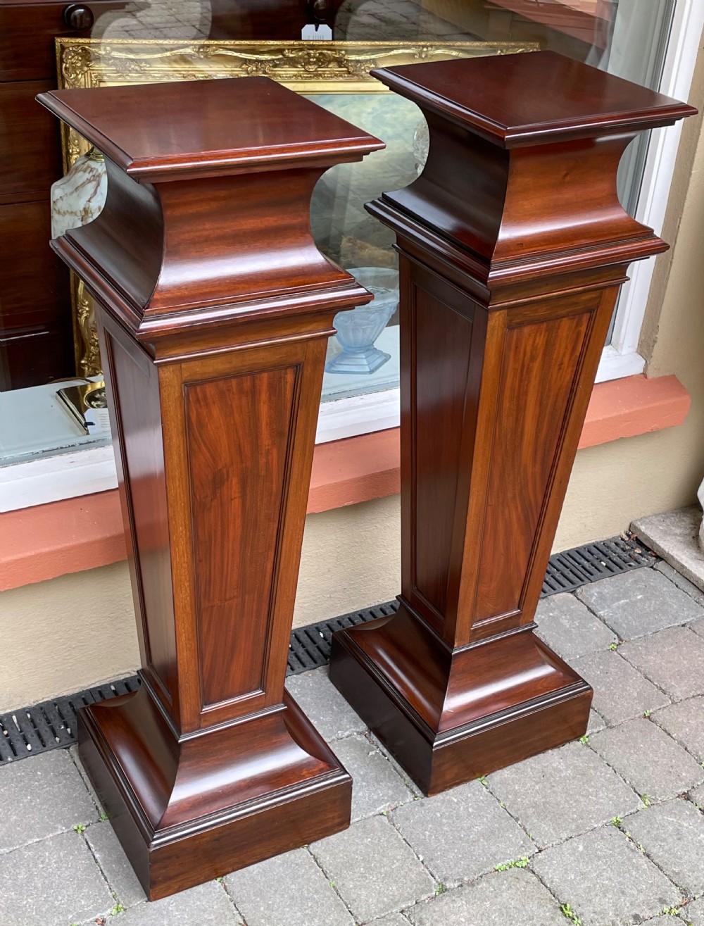 Good Pair of Edwardian Mahogany Pedestals Torcheres  View V