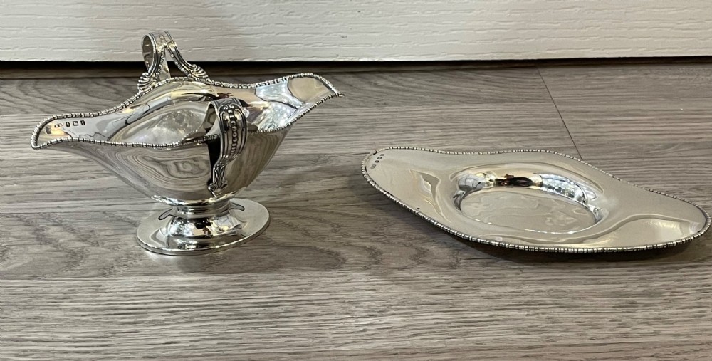 Edwardian Solid Silver Sauce Boat on Stand, 1905 View IV
