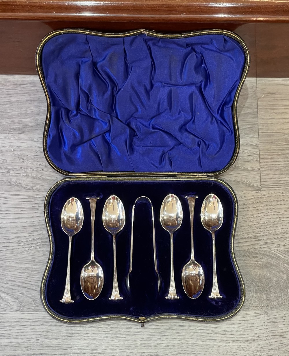 Six Edwardian Solid Silver Onslow Pattern Tea Spoons & Tonge