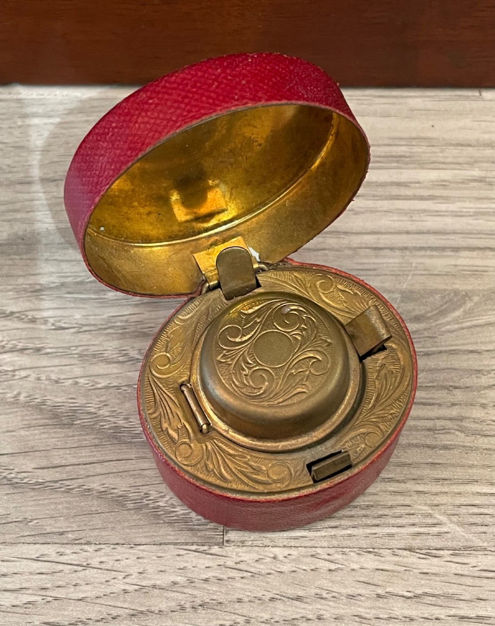 Victorian Gilt Brass & Leather Travelling Inkwell View III