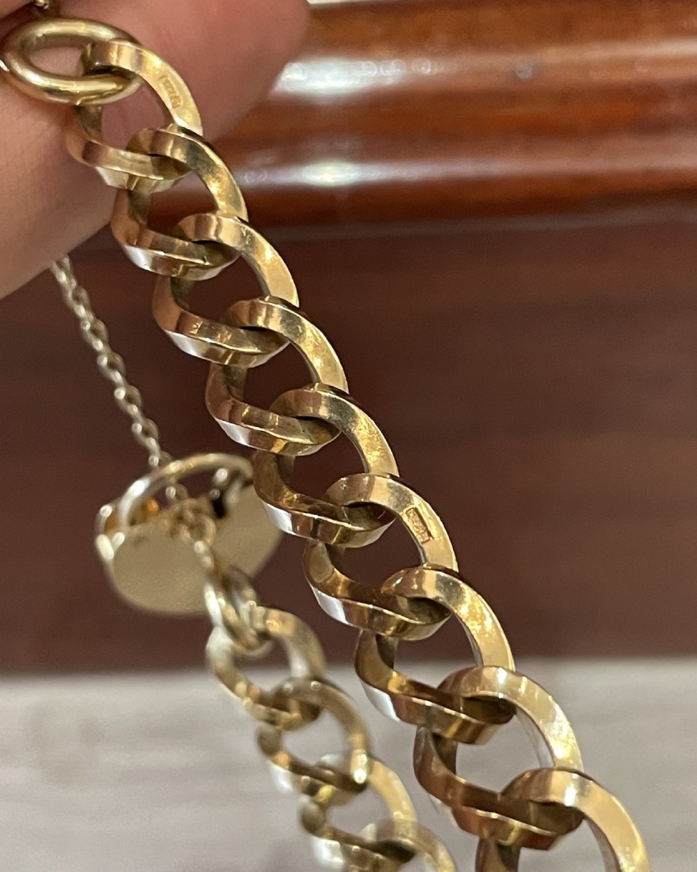 Quality 9ct Gold Curb Link Bracelet View IV