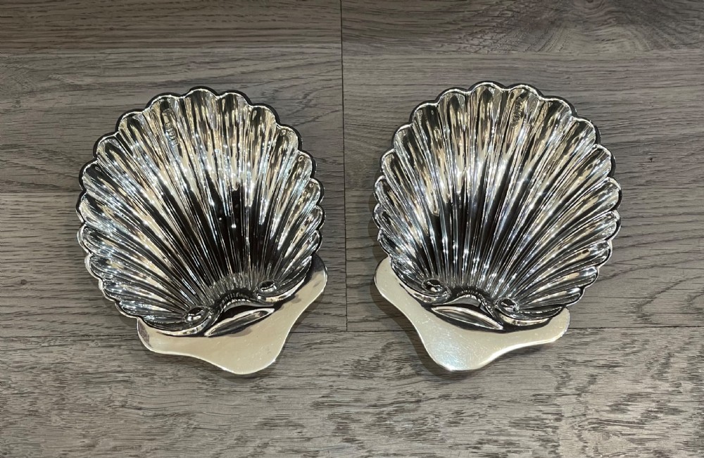 Pair of George V Solid Silver Scallop Shell Butter Bon Bon Dishes View II