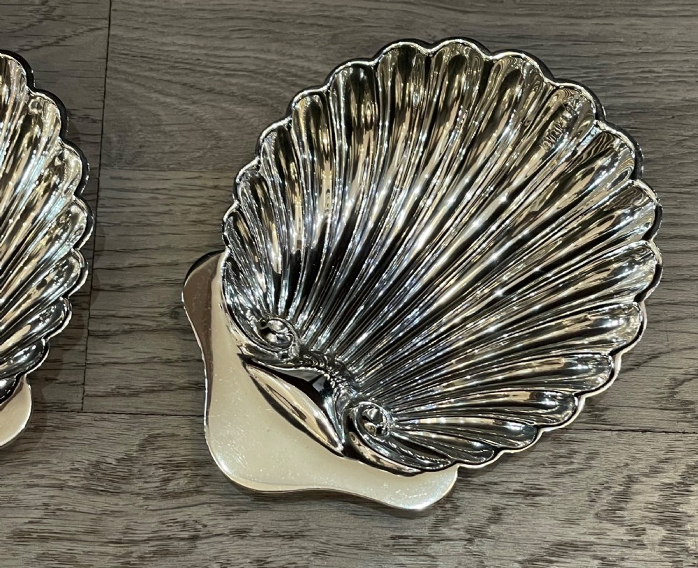 Pair of George V Solid Silver Scallop Shell Butter Bon Bon Dishes View III