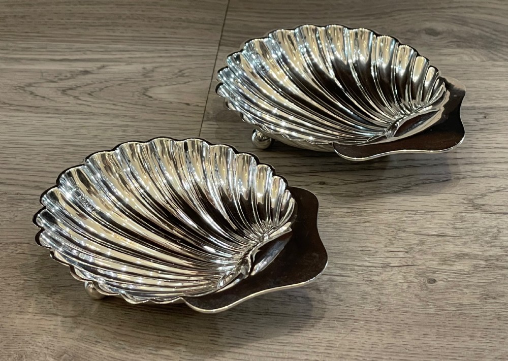 Pair of George V Solid Silver Scallop Shell Butter Bon Bon Dishes View IV