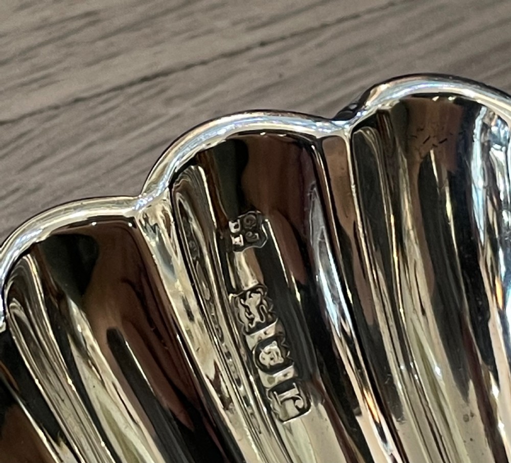 Pair of George V Solid Silver Scallop Shell Butter Bon Bon Dishes View V