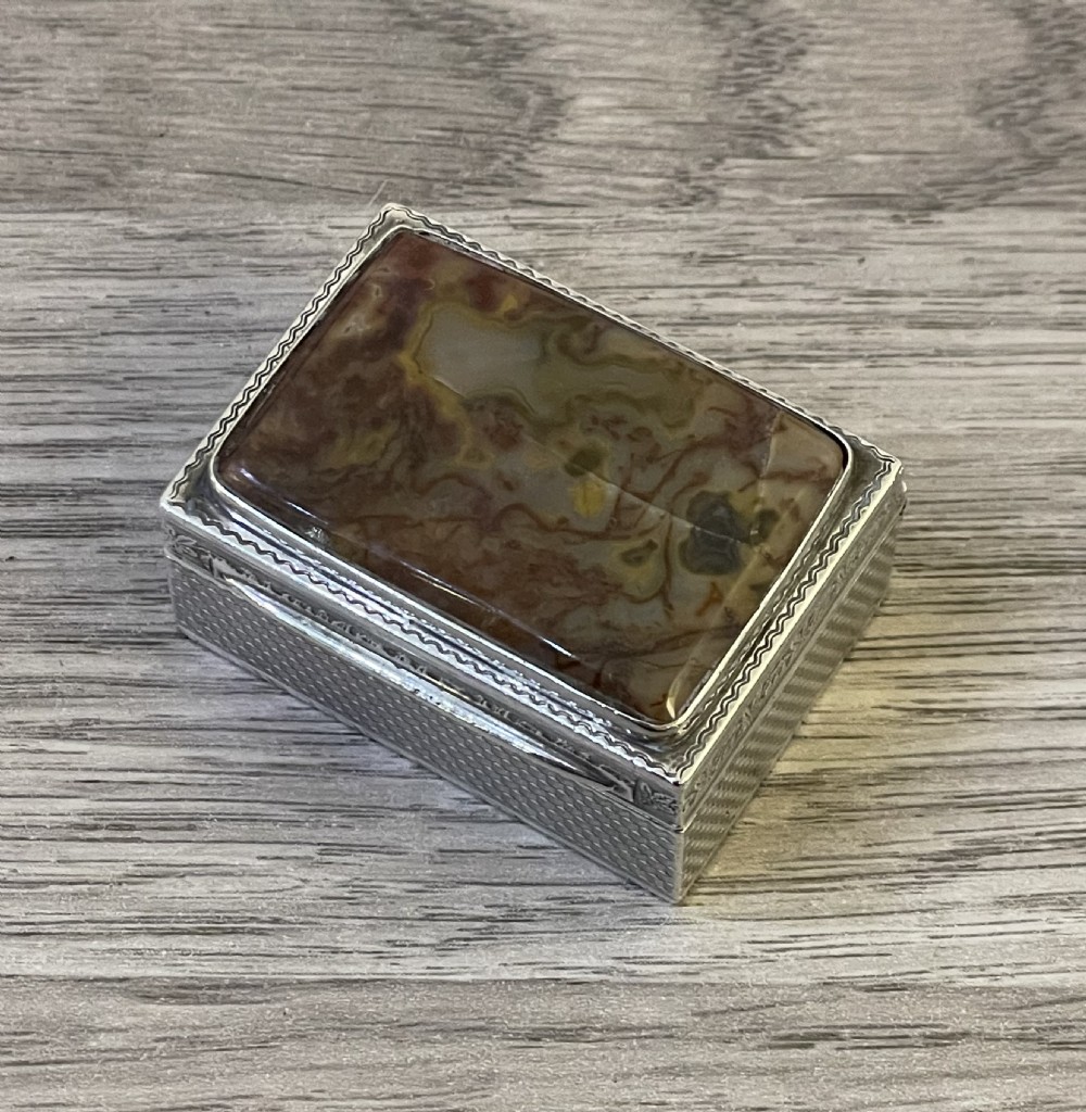 George V Solid Solid Agate Set Snuff Box