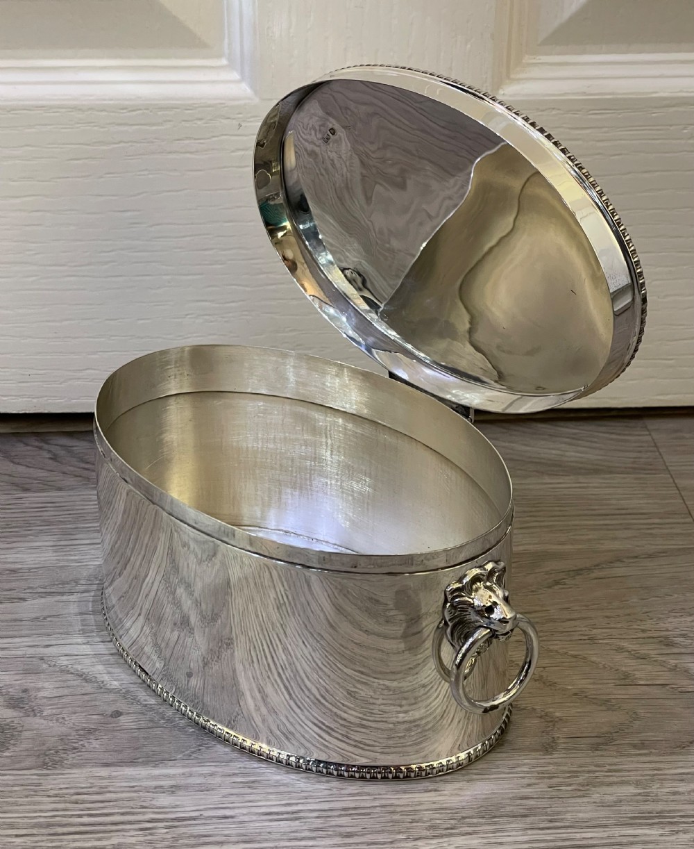 George V Solid Silver Biscuit Box, 1925 View VI