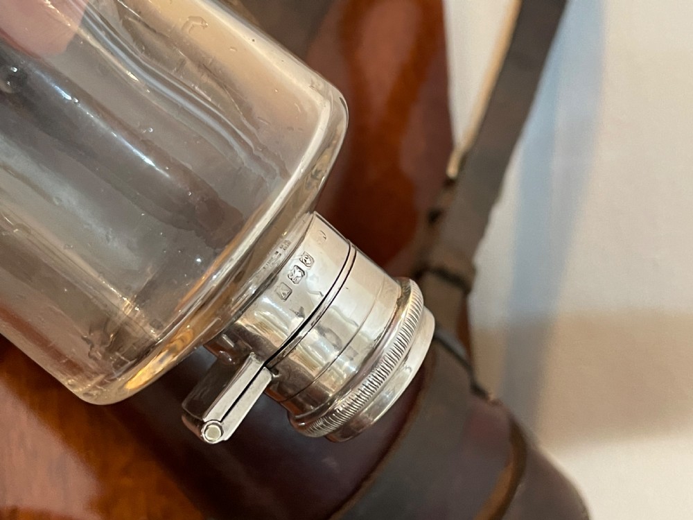 George V Silver and Glass Hunting Flask, 1920, Cased  View VII