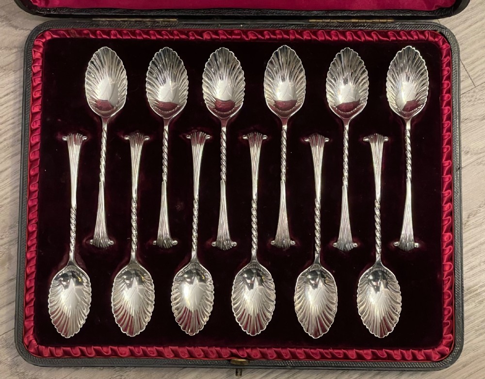 Set of Twelve Victorian Solid Silver Tea Spoons with Shell Bowls View III