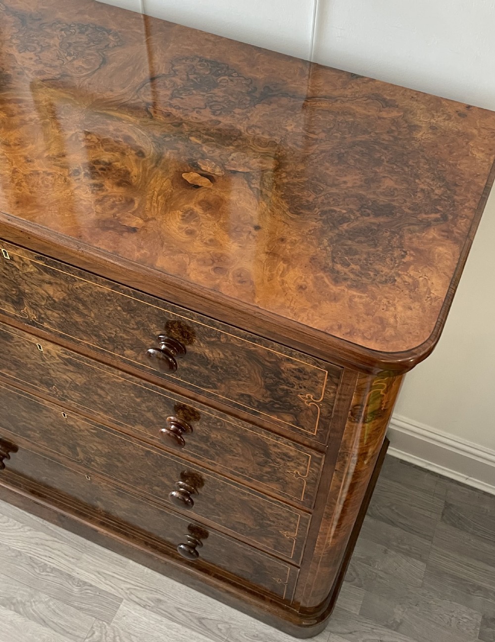 Victorian Burr Walnut Chest of Drawers by Wylie & Lochead, Glasgow View IX